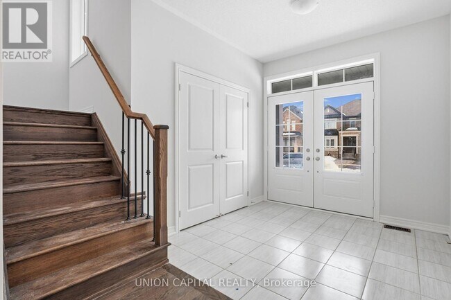 Photo - 943 Larter St