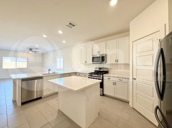 Photo - 724 E Ruby Dr