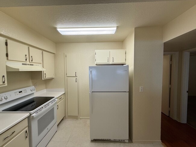 Photo - TWO BEDROOM TWO BATH GROUND FLOOR CORNER C... Unit 1128