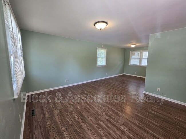 Photo - 700 Bluford St