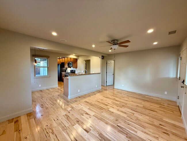 Photo - 1665 Laurel Ave
