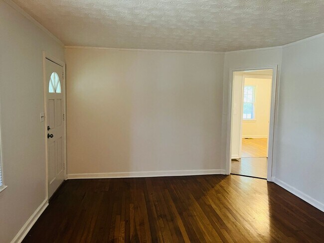 Photo - 3 bedroom, 1.5 all brick ranch with 2 car ...