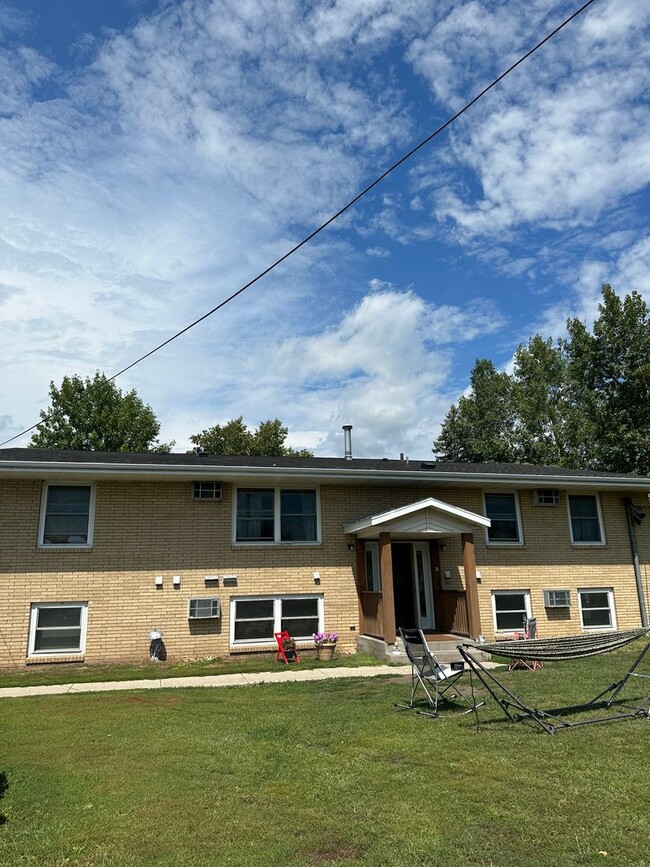 Building Photo - Two Bedroom Apartment with Detached Garage Unit WF-103