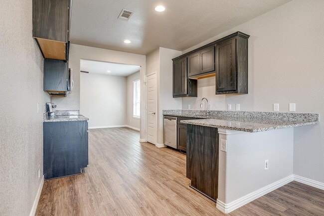 Building Photo - Move in Ready