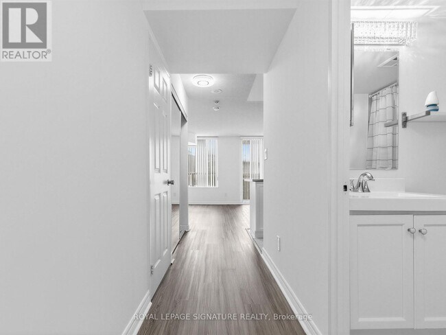 Photo - 43 Eglinton Ave E Unit 1801