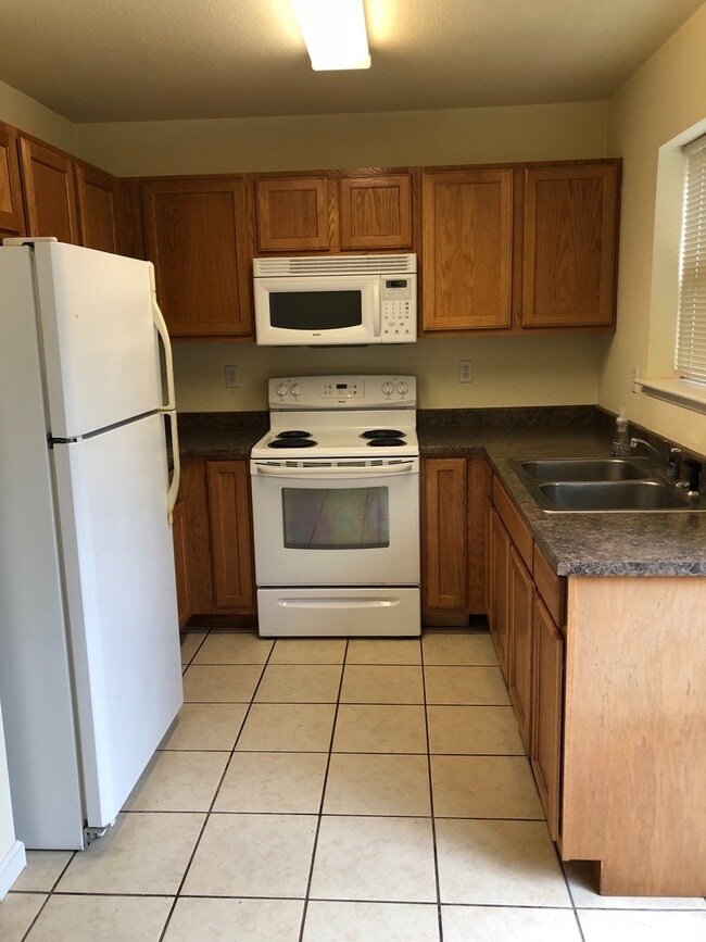 Photo - Mack Rd Unidad D