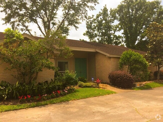 Building Photo - 12800 Briar Forest Dr Rental