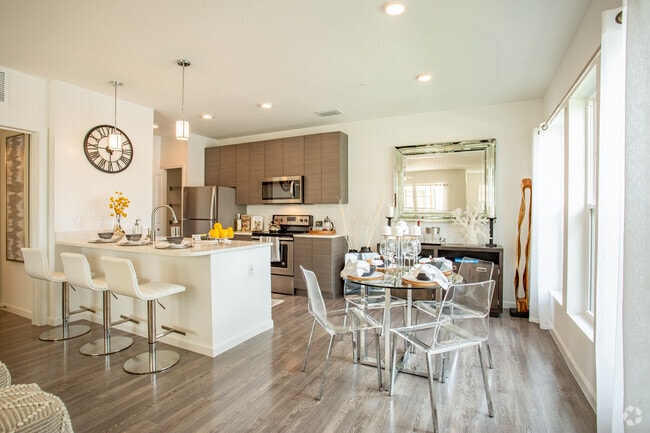 1BR, 1BA- 794 SF - Allegre - Dining