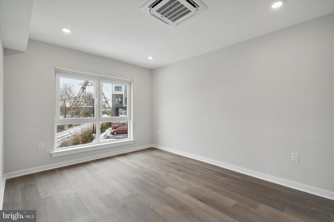 Photo - 3449 Scotts Ln Unit B202