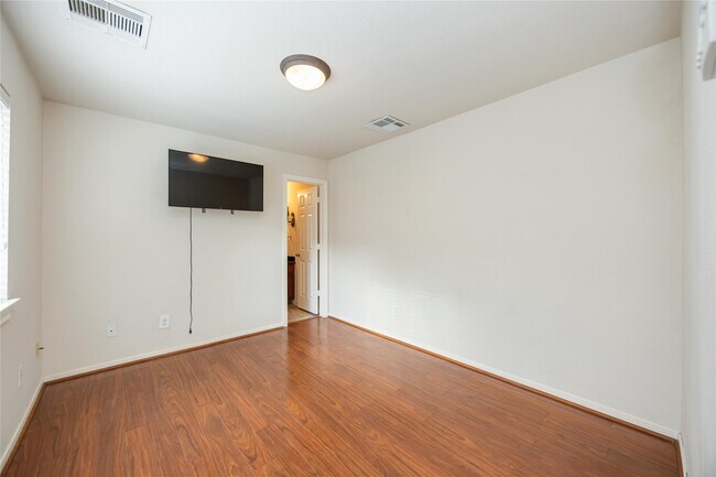 Photo - 3008 Clearview Cir