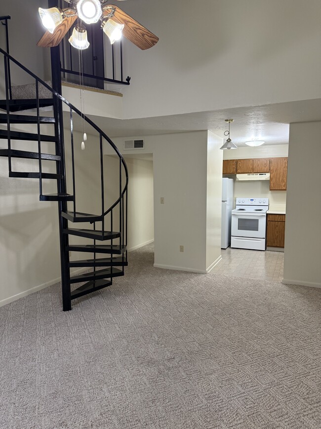 Photo - 126 N Meyers Dr