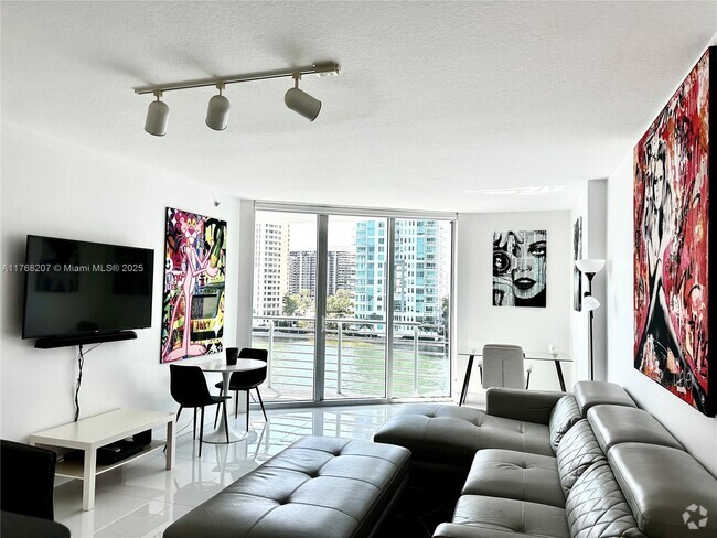 Building Photo - 325 S Biscayne Blvd Unit 717 Rental