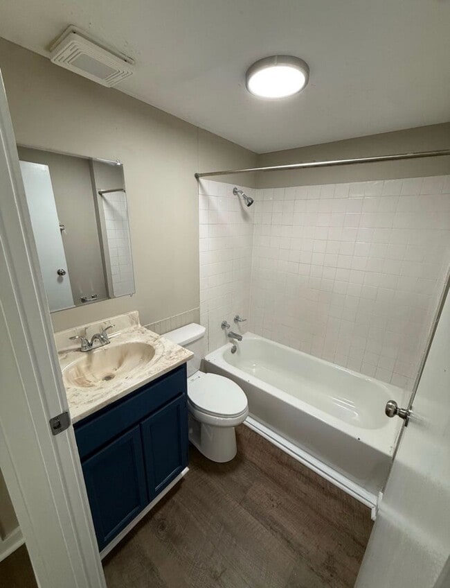 Photo - 714 Golfview Dr