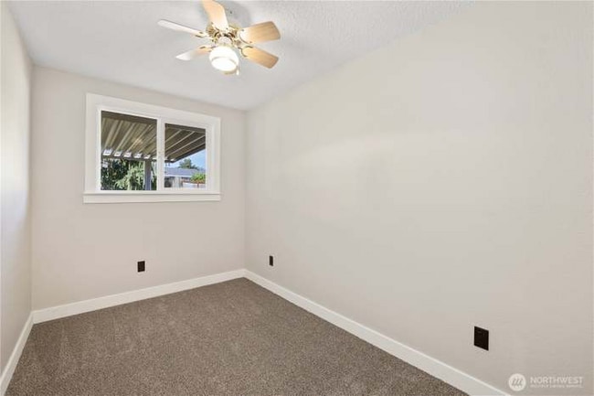 Photo - 4981 31st St NE