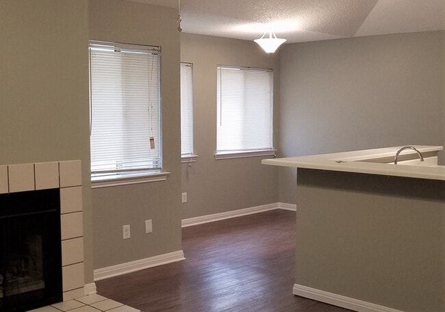 Building Photo - 900.902 Ridgemont St Unit 902 Rental