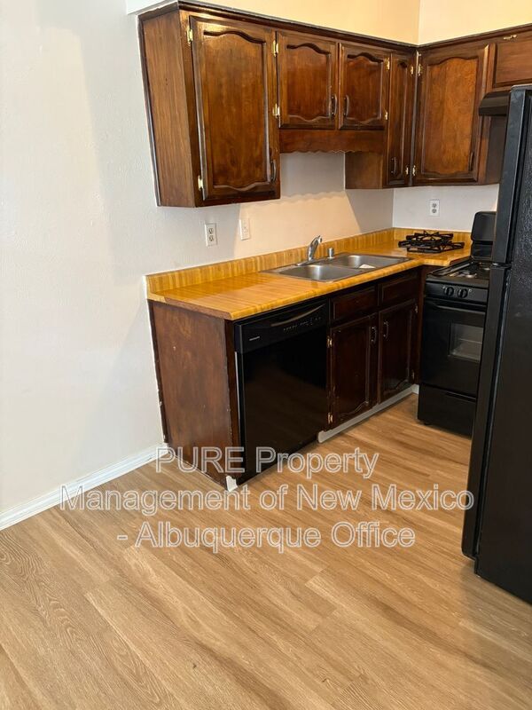 Photo - 12400 Hardin Ct NE Unidad D