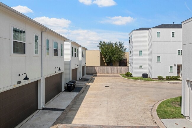 Photo - 1606 Westside Gardens Ln