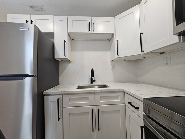 Photo - 12204 State St