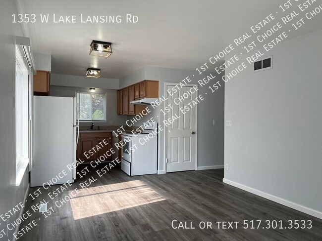 Photo - 1353 W Lake Lansing Rd Casa