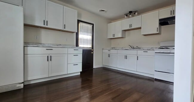 Photo - 724 E Lawrence St