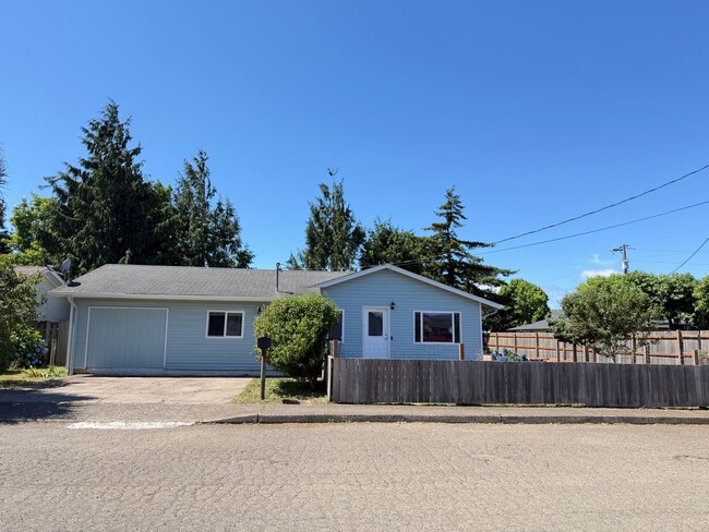 Building Photo - 602 Ash Ave