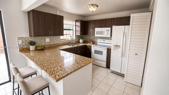 Photo - 10900 NW 7th St Unit 101