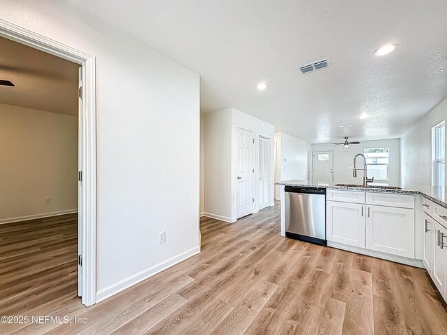 Photo - 788 W 5th St
