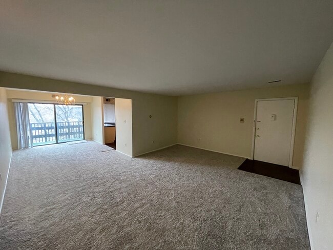 Building Photo - 1590 Alta Dr Unit D-18