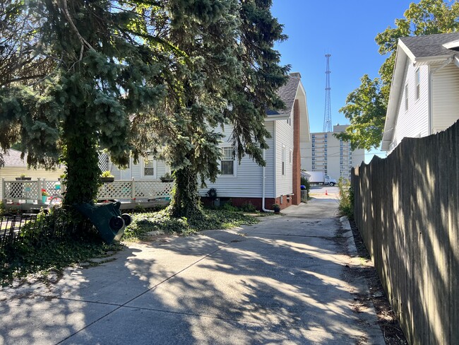 Photo - 205 W Chestnut St Unit College student/staff rental