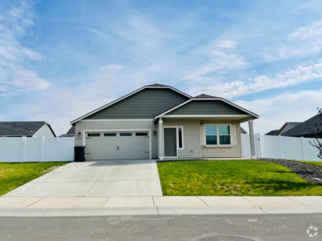 Building Photo - Charming 3 Bed/2 Bath Single Family Home i...