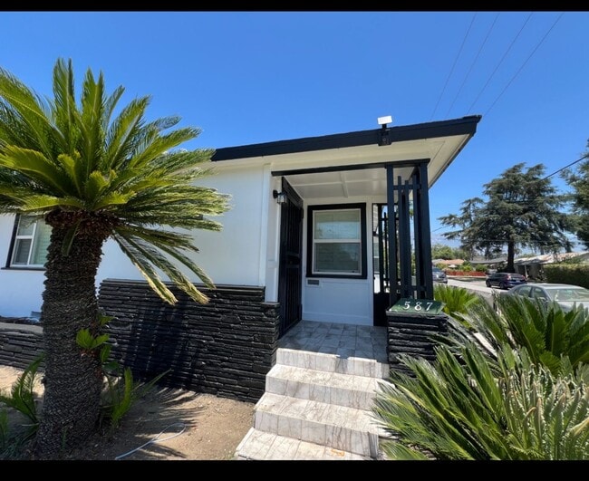 Photo - 587 E Arrow Hwy Unidad 587 E. Arrow Hwy