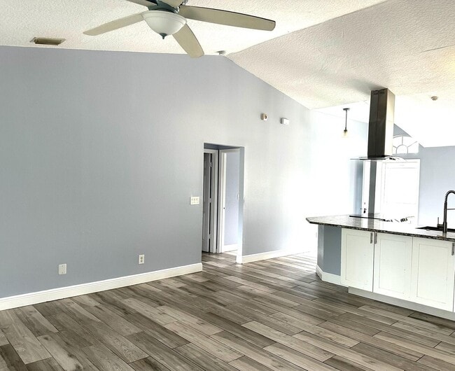 Photo - 816 Tedder Rd SE