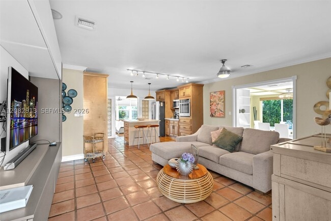 Photo - 100 NE 26th Dr