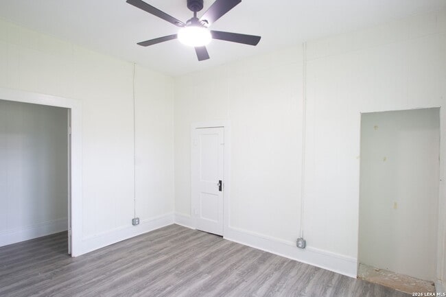 Photo - 106 N Pear St