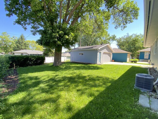 Photo - 1323 21st St NW