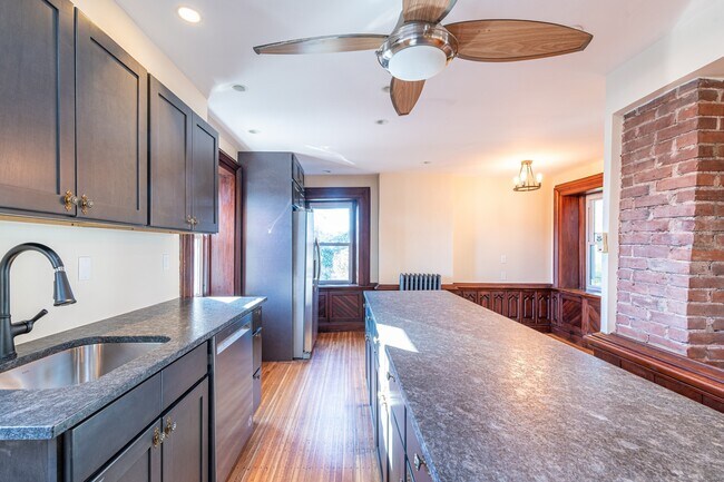 Photo - 37 E Pearl St