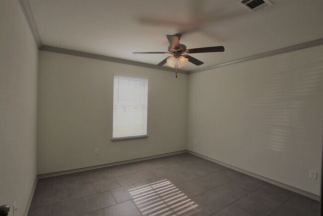 Photo - Beautiful 3 Bedroom 2 Bathroom Townhouse i...