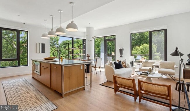 Building Photo - 10511 Strathmore Hall St Unit 2B-3B-817