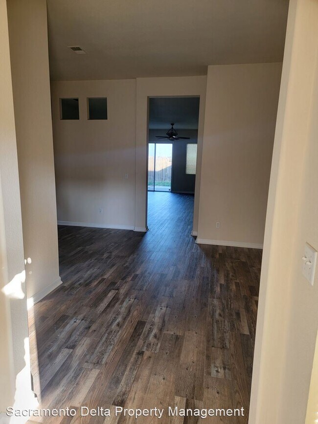 Photo - 4 br, 3 bath House - 131 Jarvis Circle