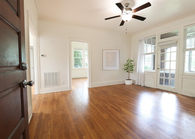 Family Room - Brinkleys Apartments