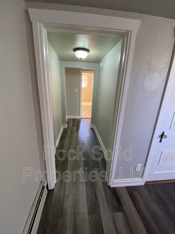 Photo - 1319 E 20th St