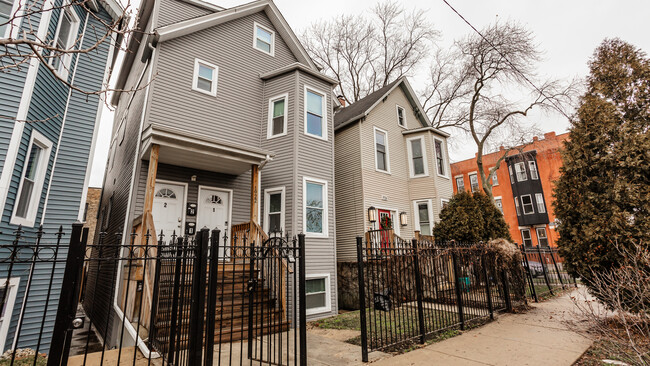 Photo - 1922 N Rockwell St Unidad 1