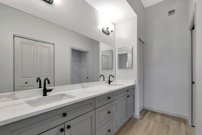 Master Bathroom - Melrose Apartments