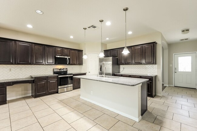 Photo - HUGE 4 BEDROOM 3.5 BATHROOM HOUSE- ONLY 7....