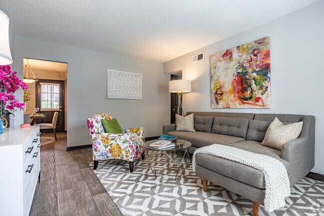 2BD, 1BA - 945SF