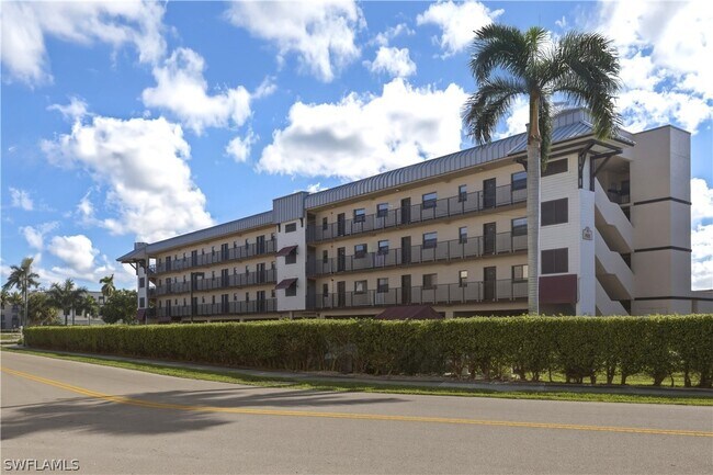 Building Photo - 801 River Point Dr Unit 303A