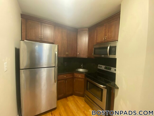 Photo - 244 Kelton St Unit 11