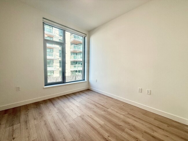 Photo - 755 Harbourside Dr