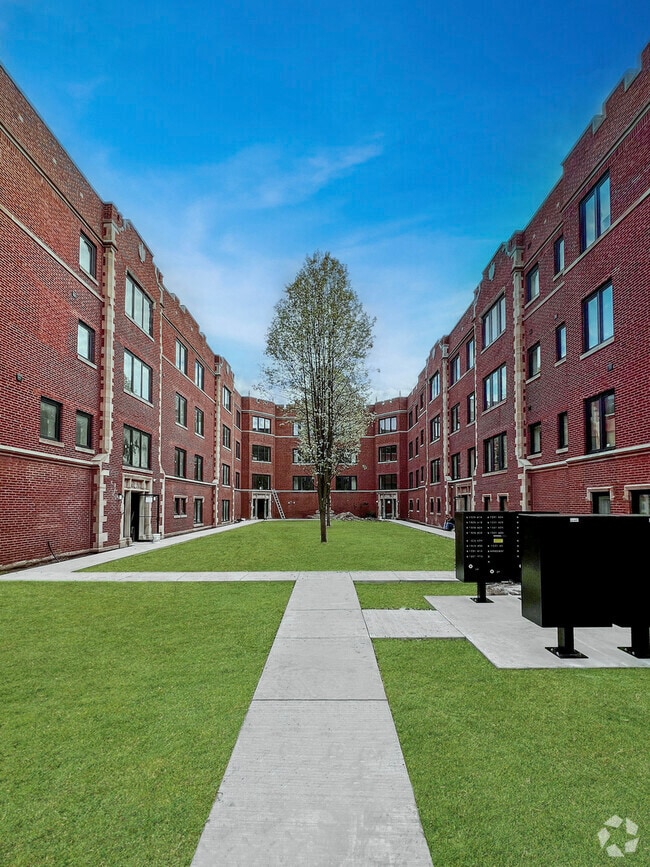 Building Photo - 1337 W Estes Ave Unit 2D Rental