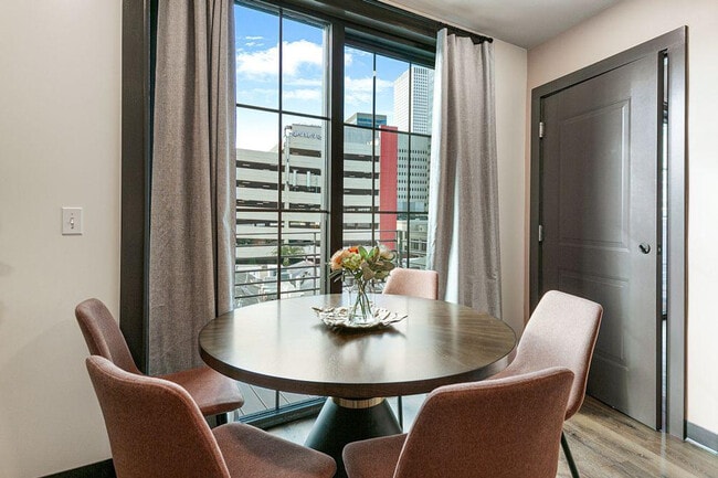 Photo - 611 Commerce St Unidad ID1267087P